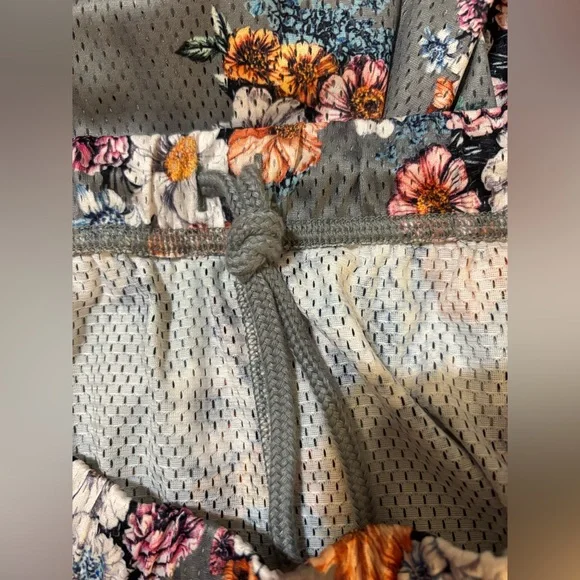 Free People When In Venice Printed Shorts in Granny Floral Motif Size M. NWT - Picture 6 of 11